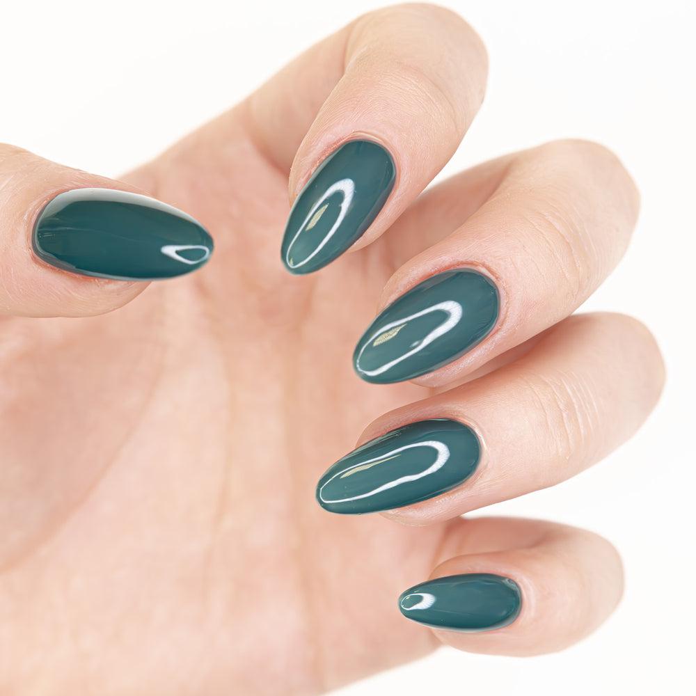 Gelousy Fern Gel Polish - Lifestyle image of green nails.